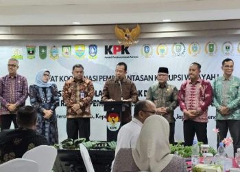 Bupati Muaro Jambi, Bambang Bayu Suseno (tengah), menyampaikan komitmen antikorupsi saat menghadiri Rapat Koordinasi Pemberantasan Korupsi Wilayah I bersama KPK di Gedung KPK RI, Jakarta, Rabu (14/5/2025). (Dok. Kominfo)