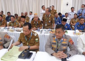 Bupati Muaro Jambi Bambang Bayu Suseno bersama Kapolda Jambi Irjen Pol. Krisno Siregar dan pejabat daerah saat Rapat Koordinasi Ketahanan Pangan di Gedung Siginjai Polda Jambi, Selasa (17/6/2025). (Dok. Kominfo)