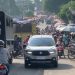 Kemacetan parah di Jalan Orang Kayo Pingai, Jambi Timur, akibat keberadaan pedagang kaki lima yang menggunakan bahu jalan. Pemkot Jambi akan menertibkan lokasi ini mulai 10 Juni 2025. (Dok. Stepanus)