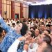 Menteri Keuangan Sri Mulyani Indrawati berswafoto bersama 1.037 CPNS Kemenkeu dalam acara Orientasi Pegawai Baru Tahun 2025 di Jakarta, Kamis (5/6/2025). (Dok. Kemenkeu)