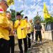 H. Ivan Wirata, Ketua DPD Partai Golkar Muaro Jambi dan Wakil Ketua DPRD Provinsi Jambi, menyerahkan secara simbolis hewan kurban di Kantor DPD Partai Golkar Provinsi Jambi, Sabtu (7/6/2025). (Foto: Stepanus)