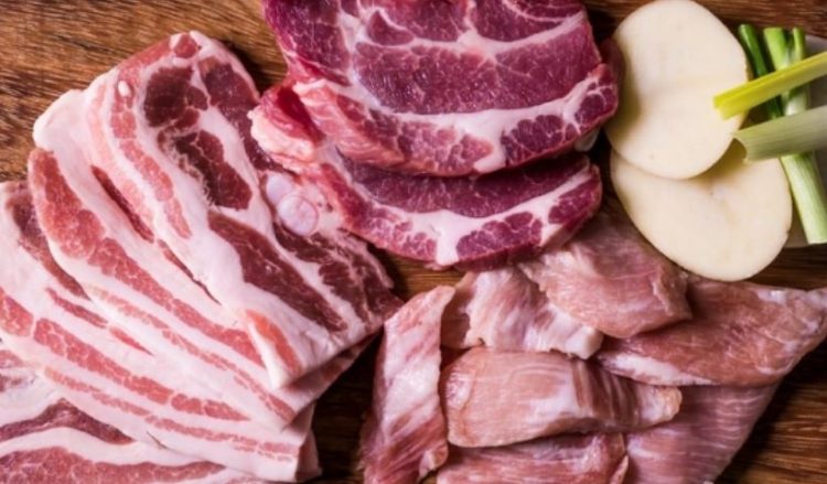 Ilustrasi berbagai potongan daging merah, termasuk daging sapi dan kambing, yang sering dikonsumsi saat Iduladha. (Foto: Shutterstock)