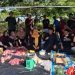 Warga kampus dan mitra kerja UIN STS Jambi berfoto bersama usai pelaksanaan penyembelihan hewan kurban di halaman Masjid Ash-Shahabah, Kampus II UIN STS Jambi, Ahad (8/6/2025). (Dok. Yola)
