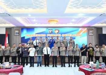 Kapolda Jambi Irjen Pol. Krisno H. Siregar bersama jajaran pejabat utama Polda Jambi dan peserta Rakernis Ditintelkam 2025 di Aula Gedung Siginjai, Kamis (12/6/2025) . (Dok. Nahar)