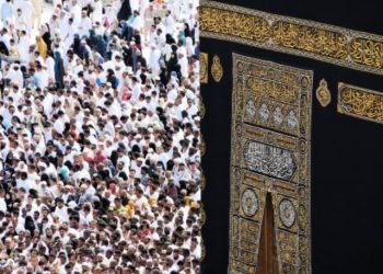 Jamaah haji melaksanakan thawaf mengelilingi Ka'bah di Masjidil Haram, Makkah, Arab Saudi, saat puncak ibadah haji 1446 H. (Foto: mui.or.id)