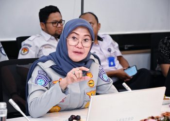 Dewi Aryani Suzana, Direktur Operasional Jasa Raharja, menyampaikan pandangannya dalam diskusi “Ngobrol Keselamatan” di Jakarta (4/6/2025).(Dok.Humas JR Jambi)