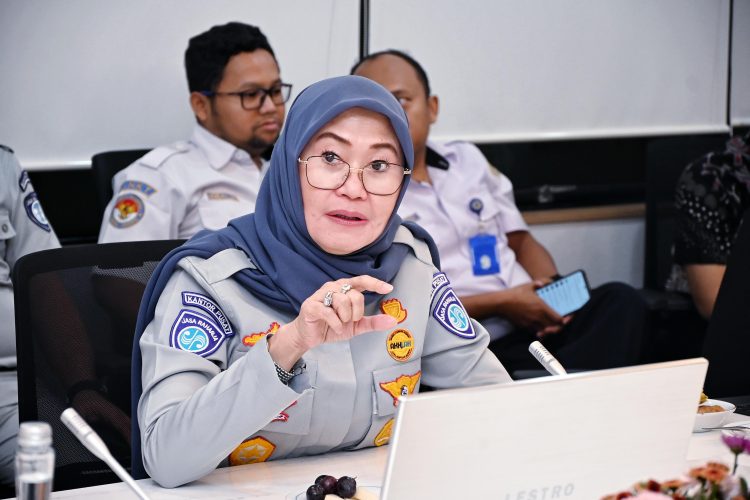 Dewi Aryani Suzana, Direktur Operasional Jasa Raharja, menyampaikan pandangannya dalam diskusi “Ngobrol Keselamatan” di Jakarta (4/6/2025).(Dok.Humas JR Jambi)