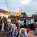 Bupati Monadi dan rombongan disambut masyarakat Desa Sungai Kuning dalam pelaksanaan program Bunga Desa, Sabtu (14/6/2025), (Dok.Diko Yola)