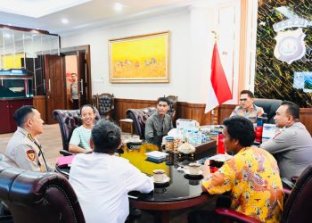 Kapolda Jambi Irjen Pol. Krisno H. Siregar saat menerima perwakilan komunitas SAD di ruang kerjanya, Kamis (26/6/2025).(dok.humas polda jambi)