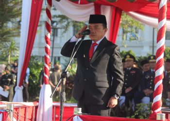 Gubernur Al Haris, memimpin upacara Peringatan Hari Lahir Pancasila 2025 di Lapangan Kantor Gubernur Jambi. Senin (2/6/2025). (Dok. Erut - Kominfo)
