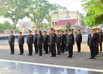 Wakapolda Jambi, Brigjen Pol. M. Mustaqim, memimpin upacara peringatan Hari Lahir Pancasila 2025 di Lapangan Hitam Mapolda Jambi, Senin (2/6/2025). (Dok. Daus)