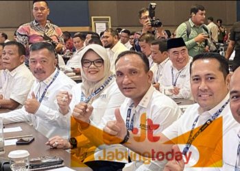 Bupati Kerinci, Monadi, S.Sos., M.Si., bersama jajaran kepala daerah dari seluruh Indonesia saat menghadiri Musyawarah Nasional (Munas) VI Apkasi dan HUT ke-25 Apkasi di Kabupaten Minahasa Utara, Sulawesi Utara, 29–31 Mei 2025. (Foto: Kominfo)