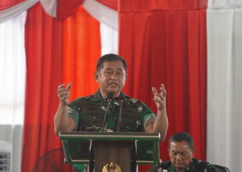 Kasad Jenderal TNI Maruli Simanjuntak, M.Sc menyampaikan arahan kepada prajurit dan anggota Persit Korem 042/Gapu di Kota Jambi, Selasa (3/6/2025).(Dok. Penrem 042/Gapu)