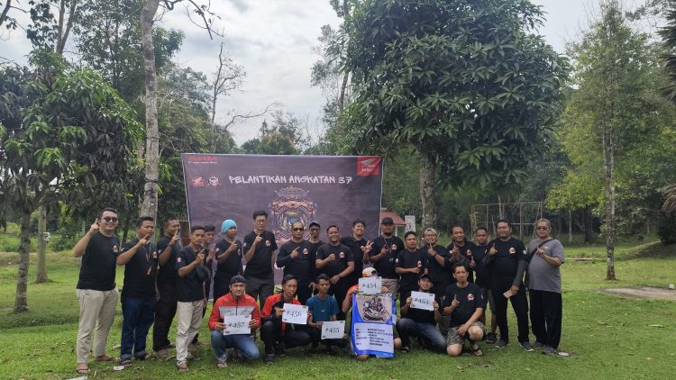 Anggota HSX125C Regional Sumatera berfoto bersama usai pelantikan Angkatan ke-37 yang digelar di Alam Raya Sebapo, Jambi, Sabtu (31/5/2025). (Dok, Sinsen)