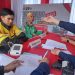 Petugas medis memeriksa kondisi kesehatan pengemudi ojek online dalam kegiatan bakti kesehatan Polda Jambi di RS Bhayangkara, Kamis (12/6/2025). (Dok. Daus)