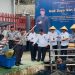 Direktur TEKFORMA dan Kerja Sama Pemasyarakatan Ditjen PAS, Maulidi Hilal, bersama Kepala Kanwil Kemenkumham Jambi, Hidayat, dan jajaran  panen raya ikan lele di Lapas Kelas IIA Jambi, Rabu (12/6/2025). (Dok. Yola)