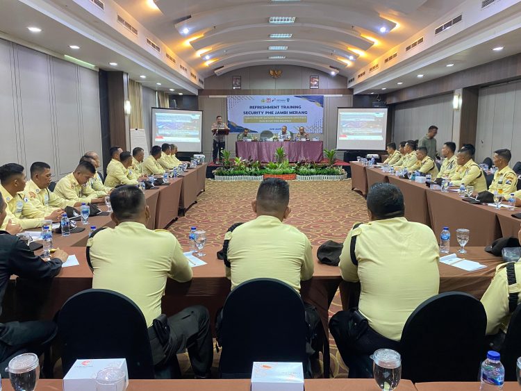 Para Satpam PHE Jambi Merang mengikuti kegiatan Refreshment Training yang digelar Ditbinmas Polda Jambi di Aula Shang Ratu Hotel, Kota Jambi, Kamis (12/6/2025). (Dok. Daus)