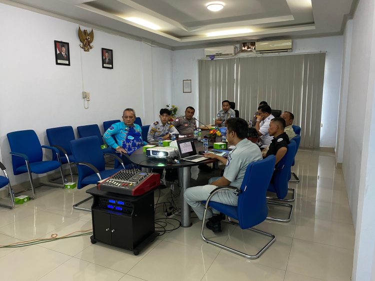 Perwakilan Jasa Raharja, Satlantas Polres Bungo, Dinas Perhubungan, dan instansi terkait mengikuti Forum Keselamatan Lalu Lintas (FKLL) di Kantor Jasa Raharja Muara Bungo, Rabu (12/6/2025). (Dok, Humas JR)