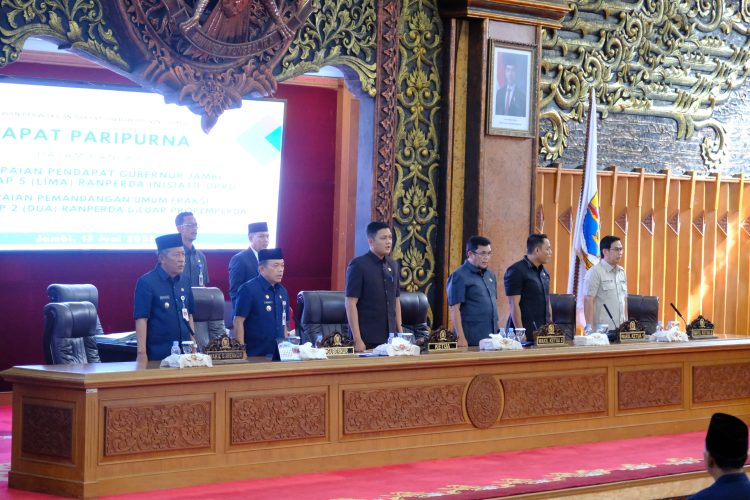 Gubernur Jambi Al Haris saat menghadiri rapat paripurna DPRD Provinsi Jambi, tentang di Ruang Rapat Utama Gedung DPRD Provinsi Jambi, Jum'at (13/06/2025) (Dok. Erit - Kominfo)