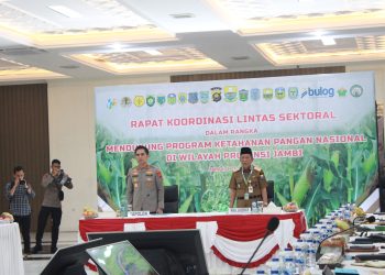 Wakil Gubernur Jambi Abdullah Sani dan Kapolda Jambi Irjen Pol. Krisno H Siregar menghadiri Rakor Ketahanan Pangan di Gedung Siginjai Polda Jambi, Selasa (17/6/2025). (Dok. Erit Kominfo)