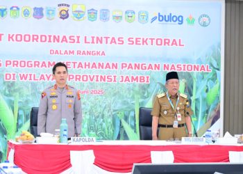 Kapolda Jambi Irjen Pol. Krisno H. Siregar bersama Wakil Gubernur Jambi Drs. H. Abdullah Sani saat memimpin Rapat Koordinasi Lintas Sektoral dalam rangka penguatan Program Ketahanan Pangan Nasional di Gedung Siginjai Polda Jambi, Selasa (17/6/2025). (Dok. Humas Polda Jambi)