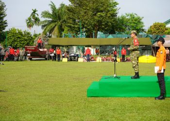 Gubernur Al Haris, memimpin Apel Siaga Darurat Karhutla Provinsi Jambi 2025 di Lapangan Makorem 042/Gapu, Kamis (19/6/2025) (Dok. Erit Kominfo)