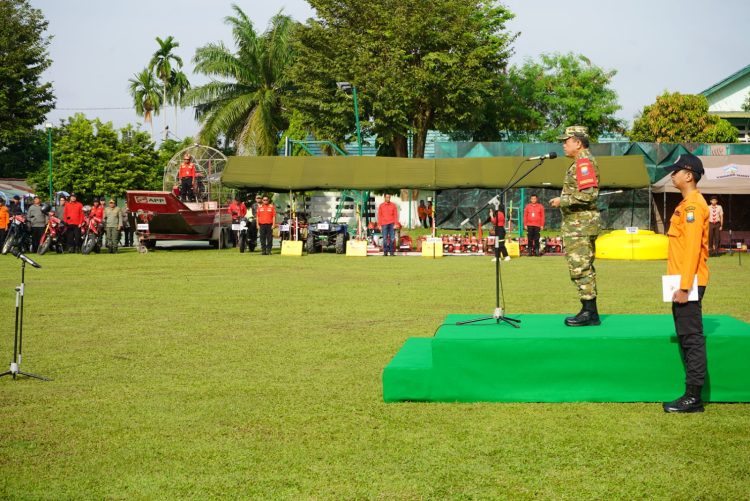 Gubernur Al Haris, memimpin Apel Siaga Darurat Karhutla Provinsi Jambi 2025 di Lapangan Makorem 042/Gapu, Kamis (19/6/2025) (Dok. Erit Kominfo)