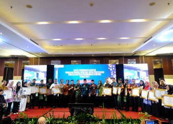 Wakil Gubernur Jambi, Abdullah Sani, bersama Kepala BKKBN dan para pemangku kepentingan berfoto bersama usai pembukaan Rakor Program Bangga Kencana dan Percepatan Penurunan Stunting Tahun 2025 di Hotel Aston Jambi, Kamis (19/6/2025). (Dok. Yola)