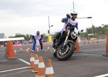 Aksi para peserta The 16th Astra Honda Safety Riding Instructor Competition 2025 yang digelar di Astra Honda Motor Safety Riding Park  di Deltamas (18/6). Dok. Sinsen)