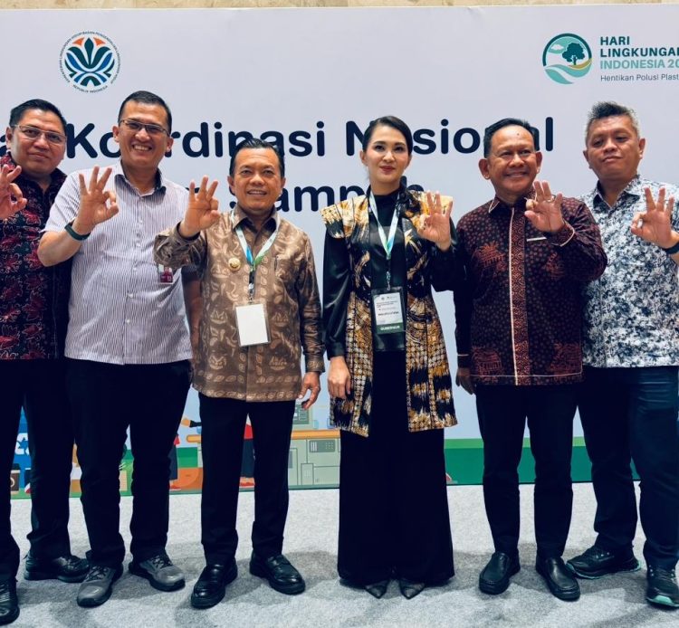 Gubernur Jambi Al Haris bersama peserta Rakornas Pengelolaan Sampah di JICC, Jakarta, Minggu (22/6/2025). (Dok. Erit - Koinibno)