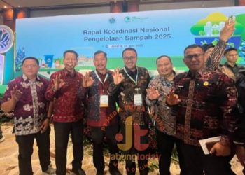 Bupati Kerinci Monadi, S.Sos., M.Si., bersama kepala daerah lain menghadiri Rapat Koordinasi Nasional Pengelolaan Sampah 2025 di Jakarta International Convention Center (JICC), Minggu (22/6/2025). (Dok. Kominfo)
