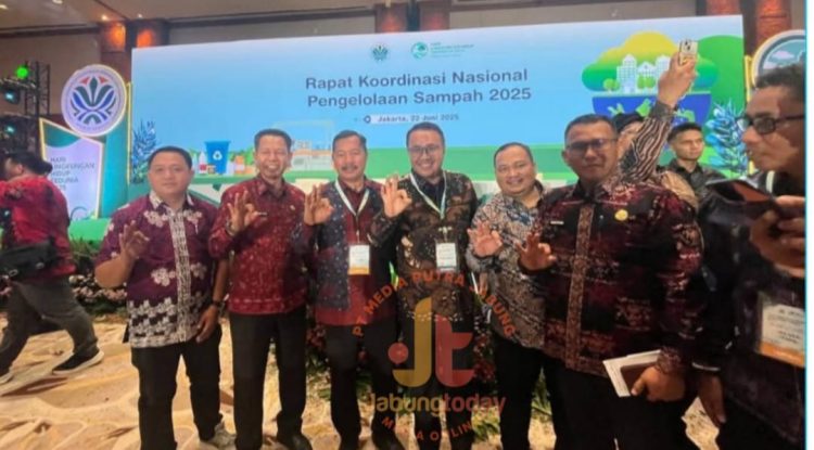 Bupati Kerinci Monadi, S.Sos., M.Si., bersama kepala daerah lain menghadiri Rapat Koordinasi Nasional Pengelolaan Sampah 2025 di Jakarta International Convention Center (JICC), Minggu (22/6/2025). (Dok. Kominfo)