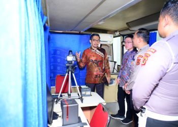 Kapolda Jambi saat menerima kunjungan kerja dari Komisi Kepolisian Nasional (Kompolnas) di polda jambi. Senin, (23/06/2025). (dok.humas polda jambi)