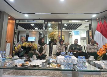 Gubernur Jambi Al Haris bersama Danrem 042/Gapu Brigjen TNI Heri Purwanto dan jajaran saat audiensi dengan Kepala BNPB Letjen TNI Suharyanto di Gedung Graha BNPB, Jakarta, Senin (23/6/2025) (Dok. Erit- Kominfo)