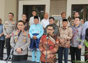 Kapolda Jambi Irjen Pol. Krisno H. Siregar menerima kunjungan Tim Kompolnas dalam rangka Visitasi Kompolnas Award 2025 di Mapolda Jambi, Senin (23/6/2025). (Foto: Stepanus)