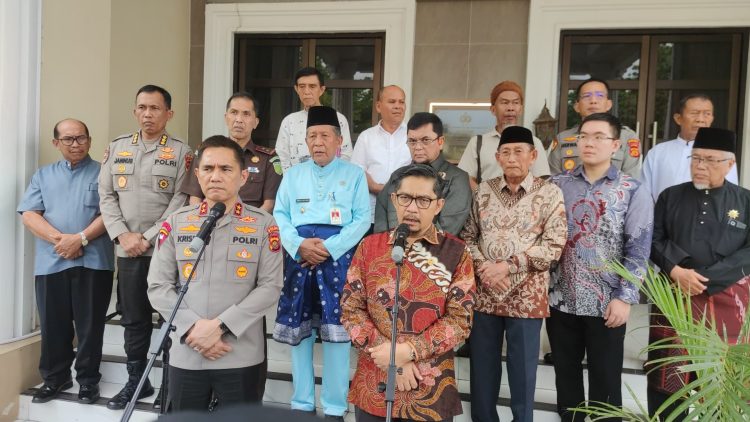 Kapolda Jambi Irjen Pol. Krisno H. Siregar menerima kunjungan Tim Kompolnas dalam rangka Visitasi Kompolnas Award 2025 di Mapolda Jambi, Senin (23/6/2025). (Foto: Stepanus)