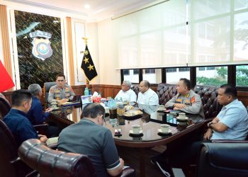 Kapolda Jambi Irjen Pol Krisno H. Siregar menerima audiensi jajaran manajemen PTPN IV Regional 4 Jambi di ruang kerjanya, Selasa (24/6/2025). (Dok. Humas Polda Jambi)