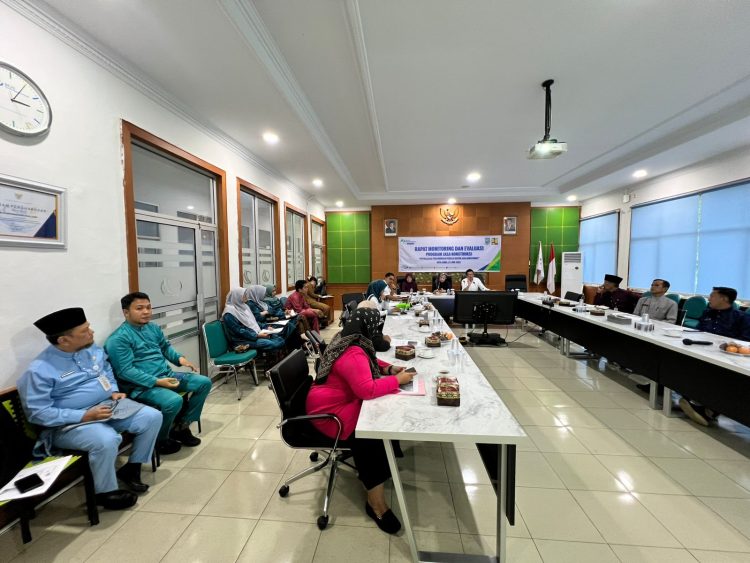 Suasana Rapat Monitoring dan Evaluasi Program Jasa Konstruksi (Jakon) Tahun 2025 yang digelar BPJAMSOSTEK Cabang Jambi bersama Pemerintah Kota Jambi, Senin (23/6/2025). (Dok. Yola)