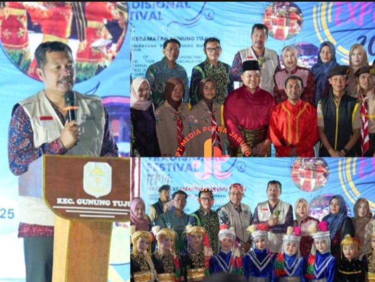 Bupati Kerinci Monadi, S.Sos., M.Si. bersama Ketua TP PKK Novra Wenti Monadi dan jajaran saat menghadiri Gunung Tujuh Tradisional Festival 2025, Selasa (24/6) (Dok. Kominfo)