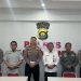 Kepala Perwakilan Jasa Raharja Muaro Jambi, Muhammad Nurhalim (ketiga dari kanan), bersama Kasatlantas Polres Muaro Jambi, AKP Yudha B.A. Putra (tengah), dan jajaran instansi terkait usai mengikuti Forum Komunikasi Lalu Lintas di Mapolres Muaro Jambi, Kamis (26/6/2025). (Dok.. Humas JR Jambi)
