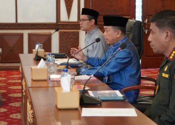 Gubernur Jambi Al Haris saat memimpin Rapat Koordinasi Peningkatan Kinerja Ekspor di Rumah Dinas Gubernur, Kamis (26/6/2025) (Dok. Erit - Kominfo)