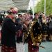 Gubernur Jambi, Al Haris, bersalaman dengan ketua LAMProvinsi pada peringatan Hari LAM Jambi ke-747 di EV. Garden, Kota Jambi, Jumat (27/6/2025). (Dok. Yola)