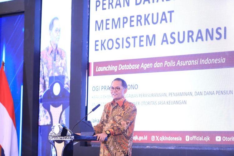 Kepala Eksekutif OJK, Ogi Prastomiyono, menyampaikan sambutan dalam peluncuran Database Agen dan Polis Asuransi Indonesia di Jakarta, Senin (30/6/2025). (Dok. Humas OJK Jambi)