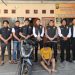 Petugas Unit Reskrim Polsek Jelutung mengamankan pelaku penipuan bermodus test drive sepeda motor. Selasa (29/7/2025). (Dok. Nahar)