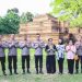 Kapolda Jambi Irjen Pol Krisno H. Siregar bersama jajaran Polda dan masyarakat berfoto di kompleks Candi Muaro Jambi, Kamis (3/7/2025) (Dok. Nahar)