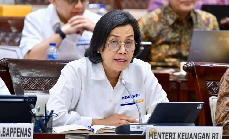 Menteri Keuangan Sri Mulyani Indrawati menyampaikan pandangan dalam Rapat Kerja Komisi XI DPR RI di Gedung Nusantara I, Jakarta, Senin (7/7/2025), (Dok. Kemenkeu)