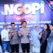 Kabid Humas Polda Jambi Kombes Pol. Mulia Prianto (tengah) berfoto bersama pegiat media sosial dalam kegiatan Ngopi Bareng yang digelar di Kopitiam 72, Kota Jambi, Selasa (8/7/2025). (Dok. Strpanus)