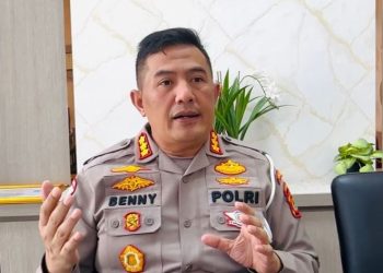Direktur Lalu Lintas Polda Jambi, Kombes Pol Adi Benny Cahyono, memberikan penjelasan mengenai pelaksanaan Operasi Patuh Siginjai 2025 (Dok. Nahar)