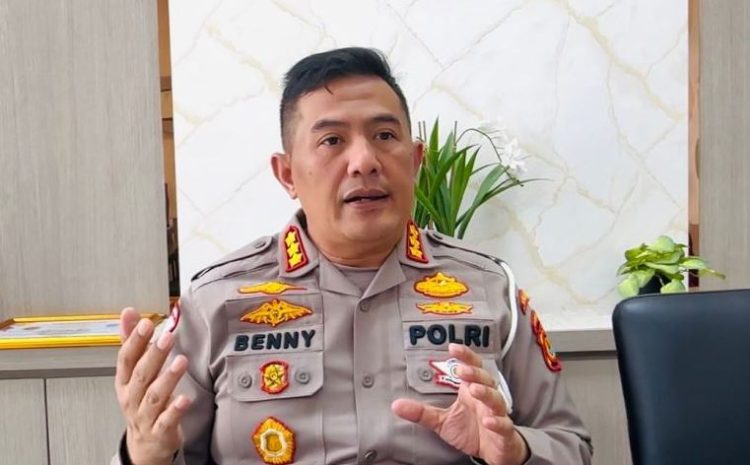 Direktur Lalu Lintas Polda Jambi, Kombes Pol Adi Benny Cahyono, memberikan penjelasan mengenai pelaksanaan Operasi Patuh Siginjai 2025 (Dok. Nahar)