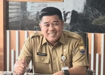 Kepala Dinas PUPR Provinsi Jambi, Muzakir, saat memberikan keterangan kepada wartawan diruang kerjannya, Jumat (12/07/2025). (Dok. Nahar)